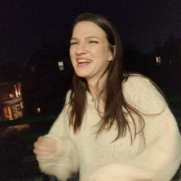 Meet your Posher, Ali - Picture 1 of 1